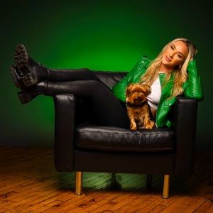 Meet your Posher, Danielle